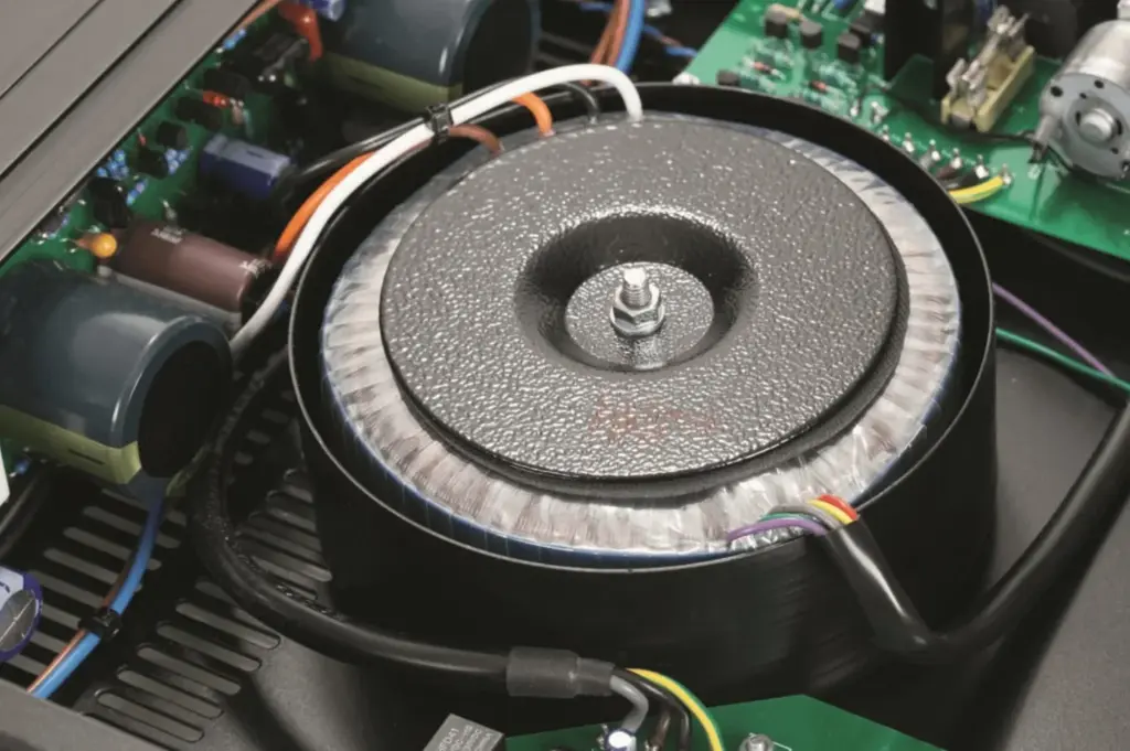 sugden-a21-signature-audiophile-integrated-amplifier-the-audio-214_1392x926.webp