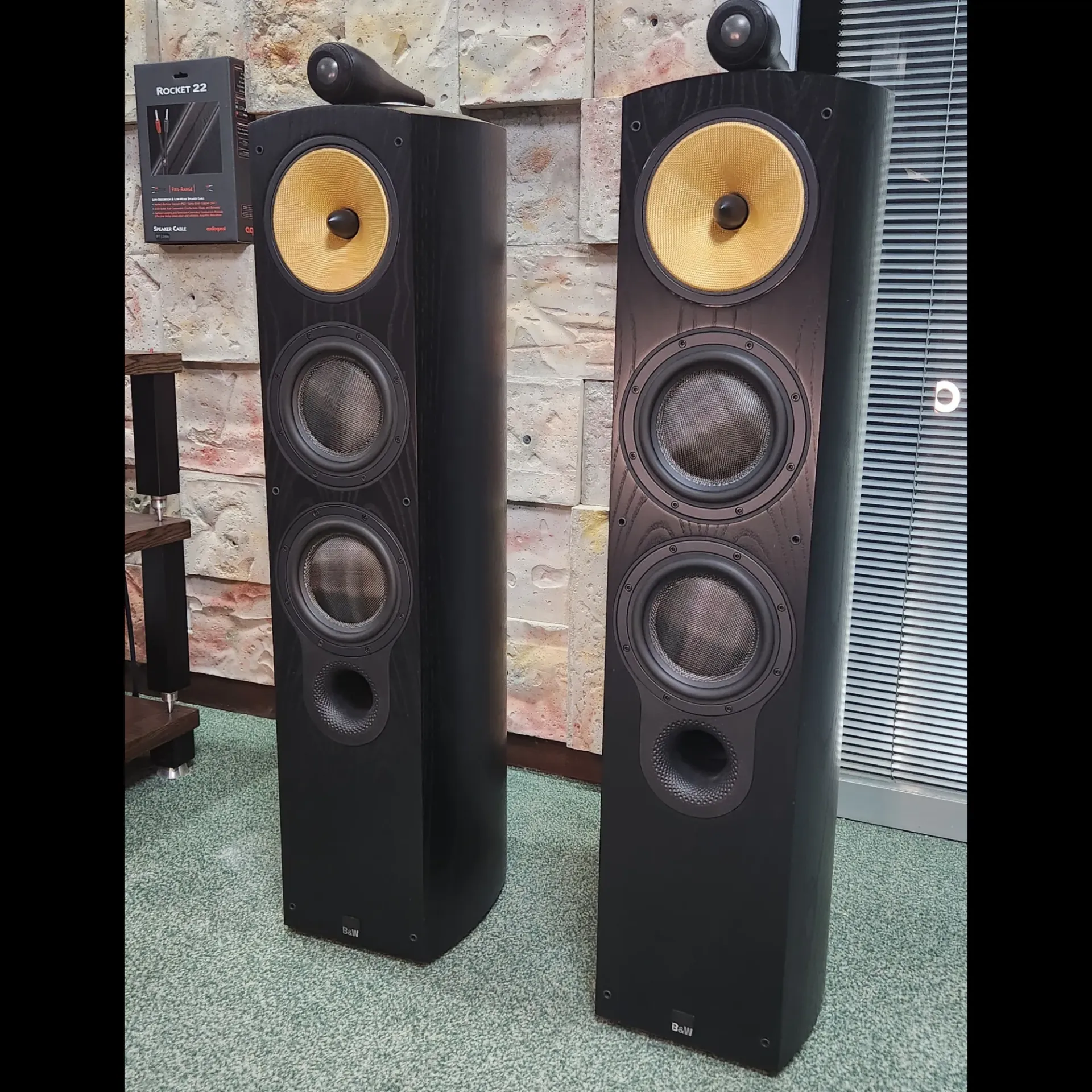 Bowers & Wilkins 804 Nautilus