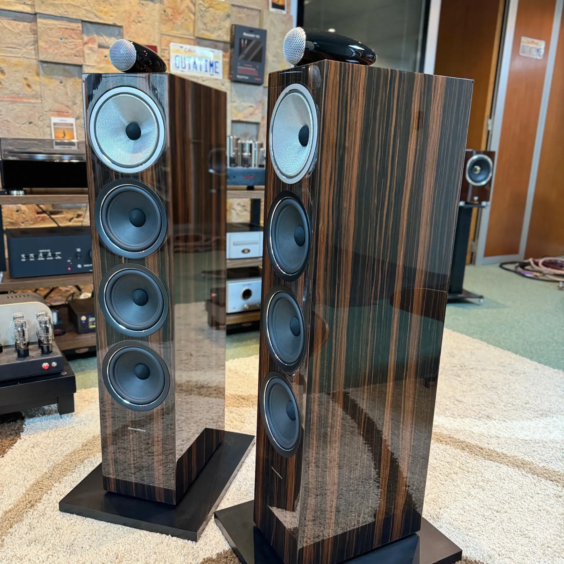 Bowers & Wilkins 702 Signature S2
